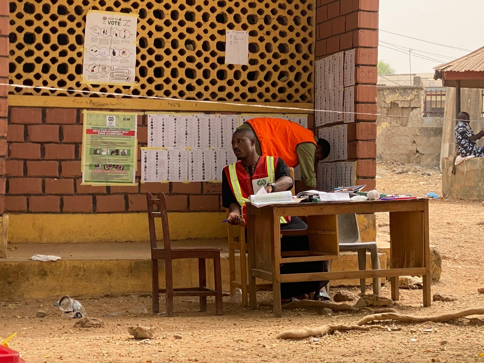 1:52 pm —Low Turnout Reported at Model Primary School, Kubwa 3, Usuma Ward